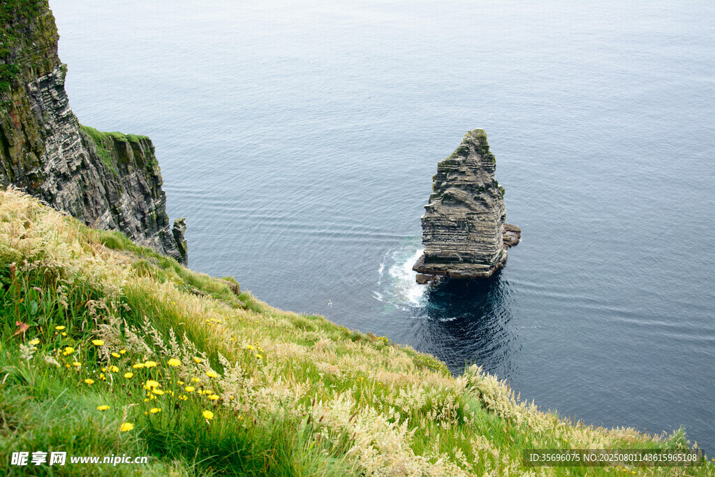 海边孤岩与悬崖美景