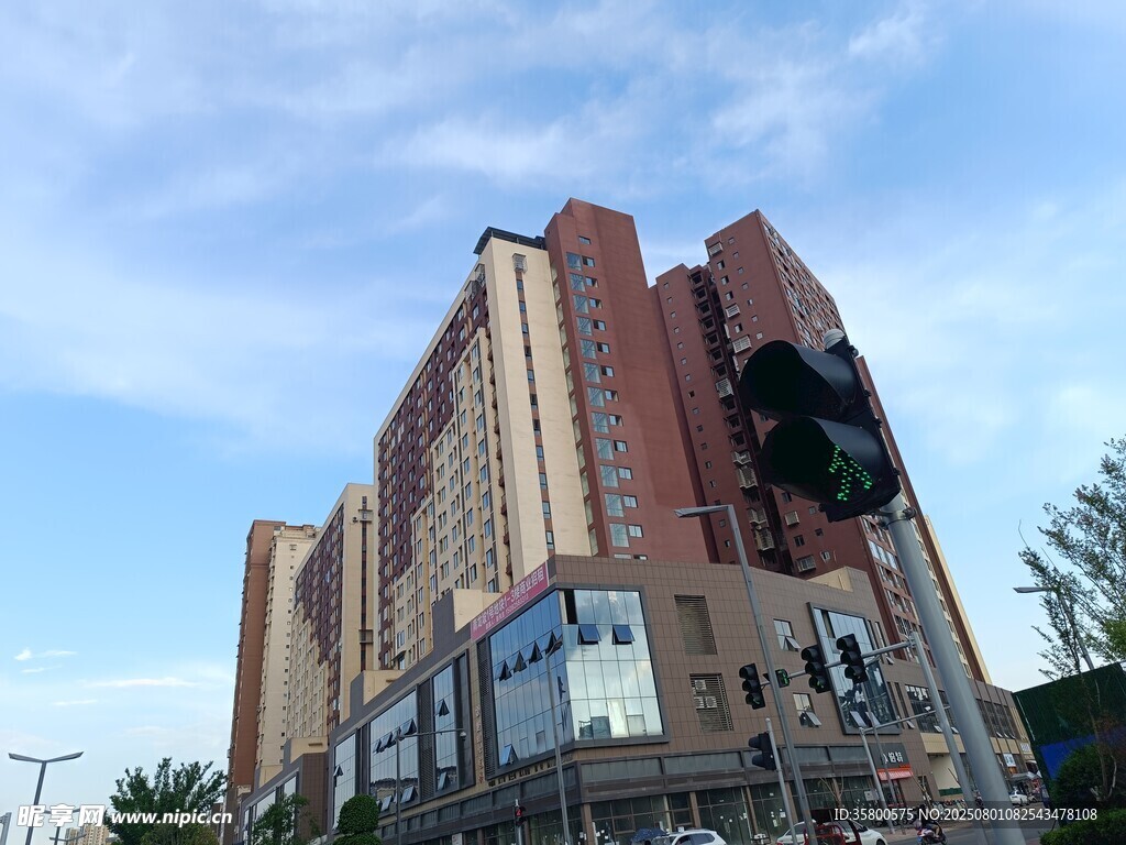 城市中高耸的现代化建筑