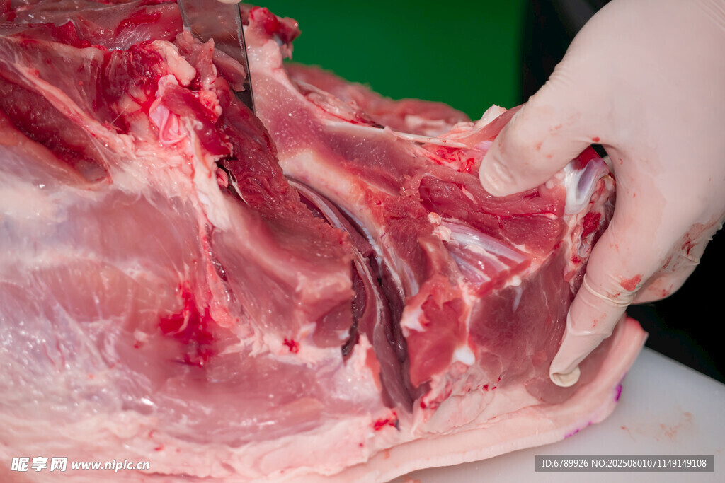手切新鲜生肉