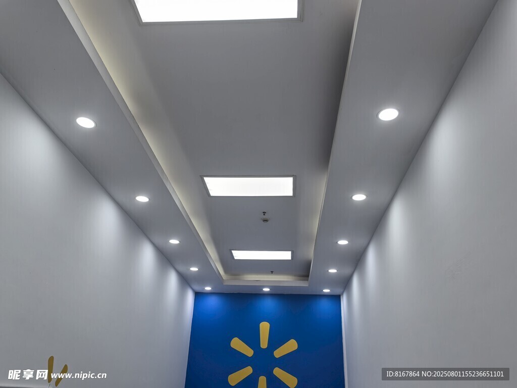 沃尔玛店内走廊场景