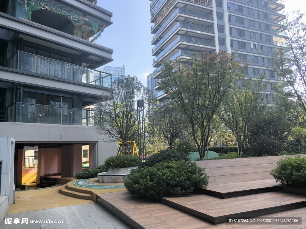 现代小区户外景观一角