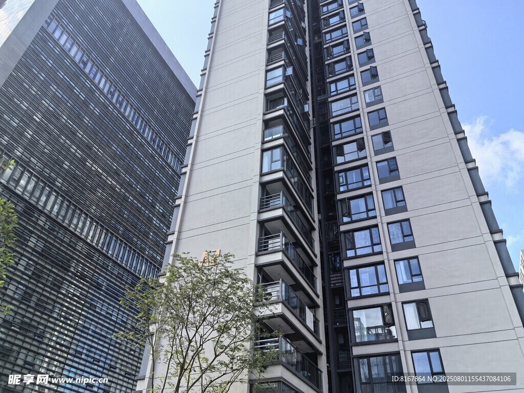 现代高层住宅楼外观