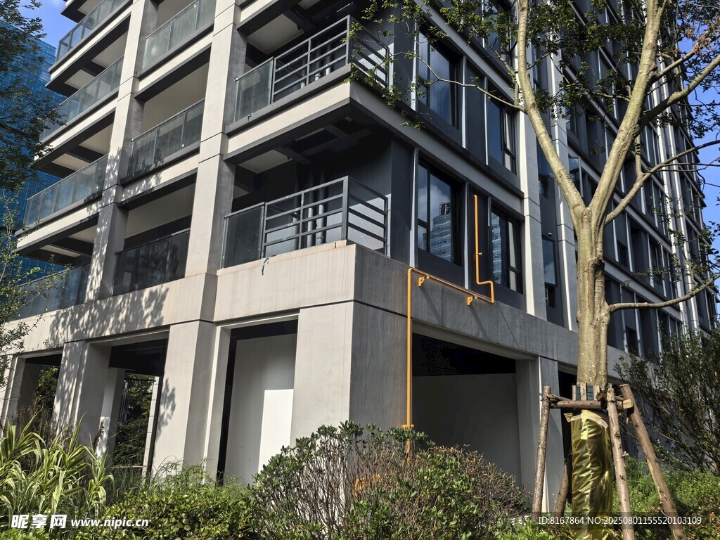 现代风格的多层住宅建筑