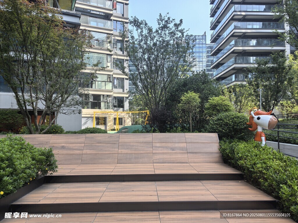 小区内的优美步道景观