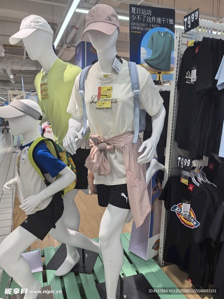 户外骑行装备展示模特