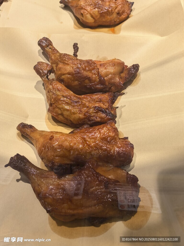 美味烤鸡腿整齐摆放