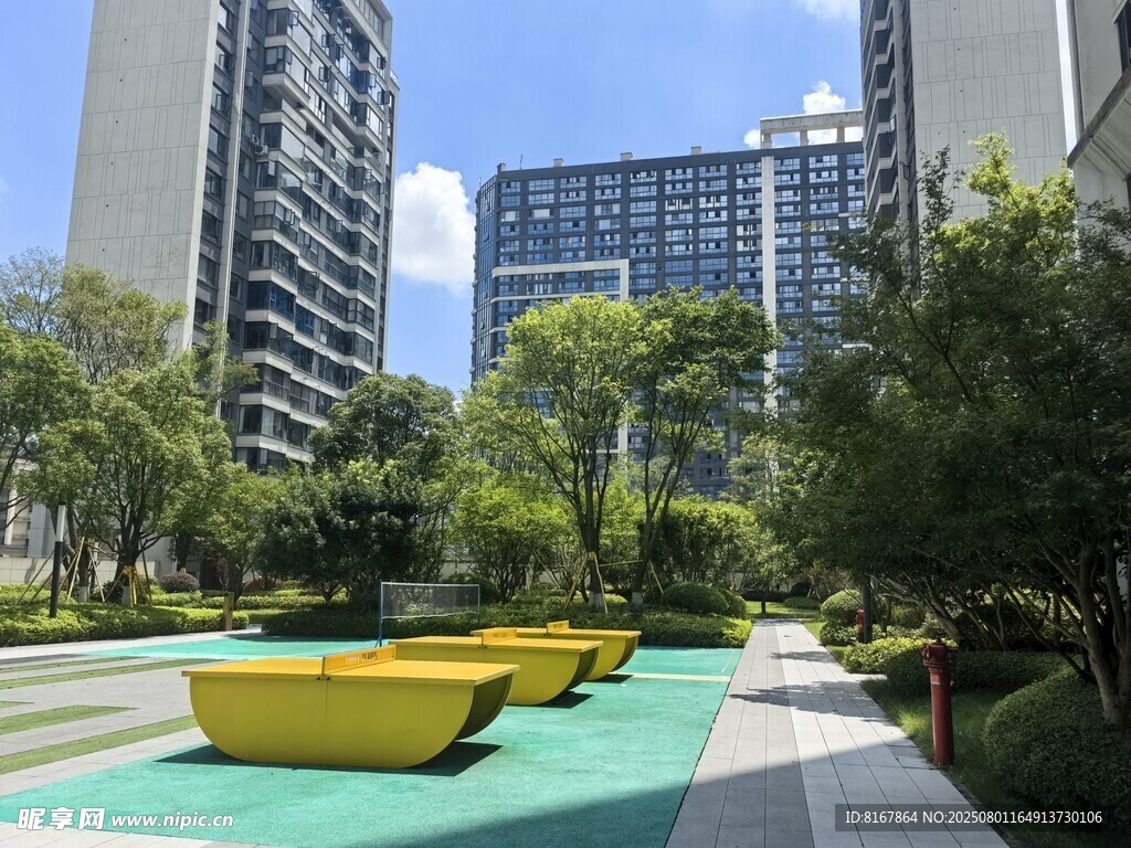 城市中色彩明快的休憩空间