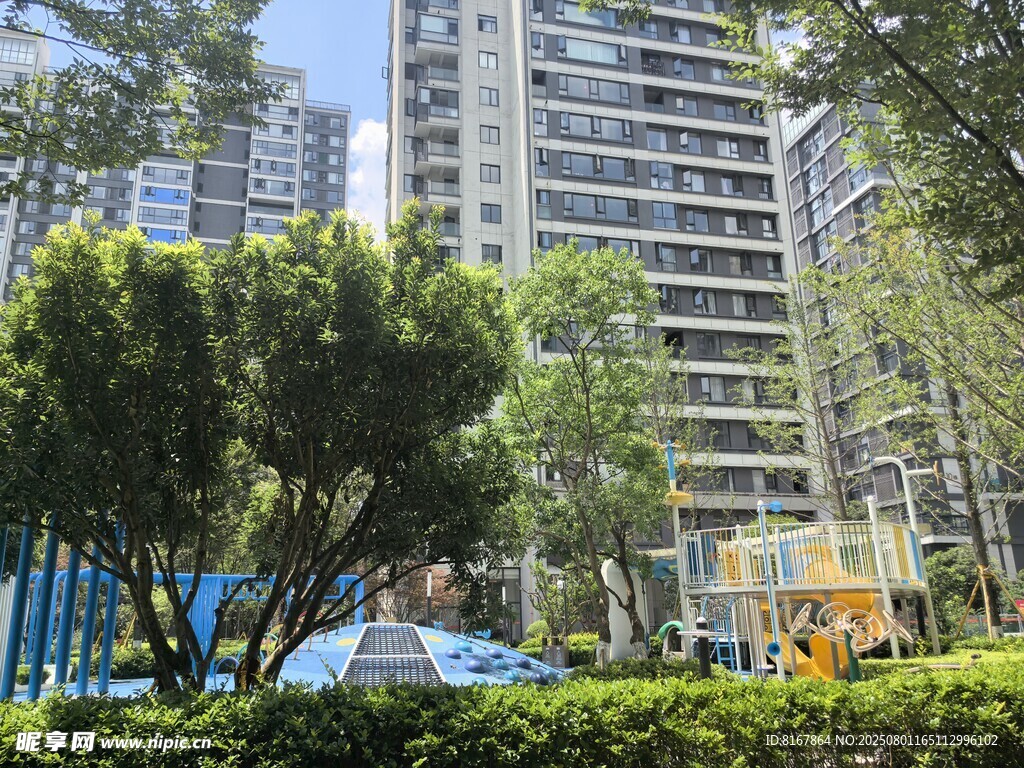 小区内的绿化与游乐设施