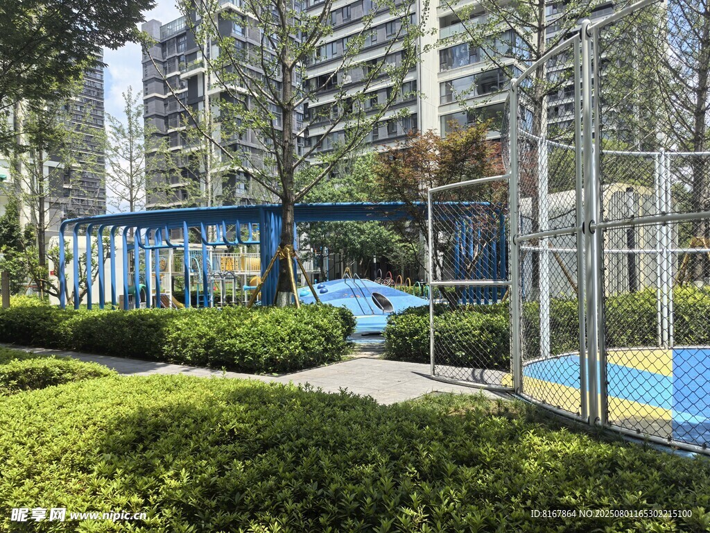小区内的休闲景观与绿植