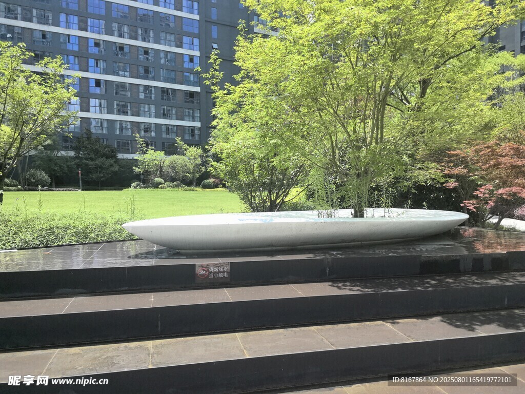 城市中的绿植景观平台