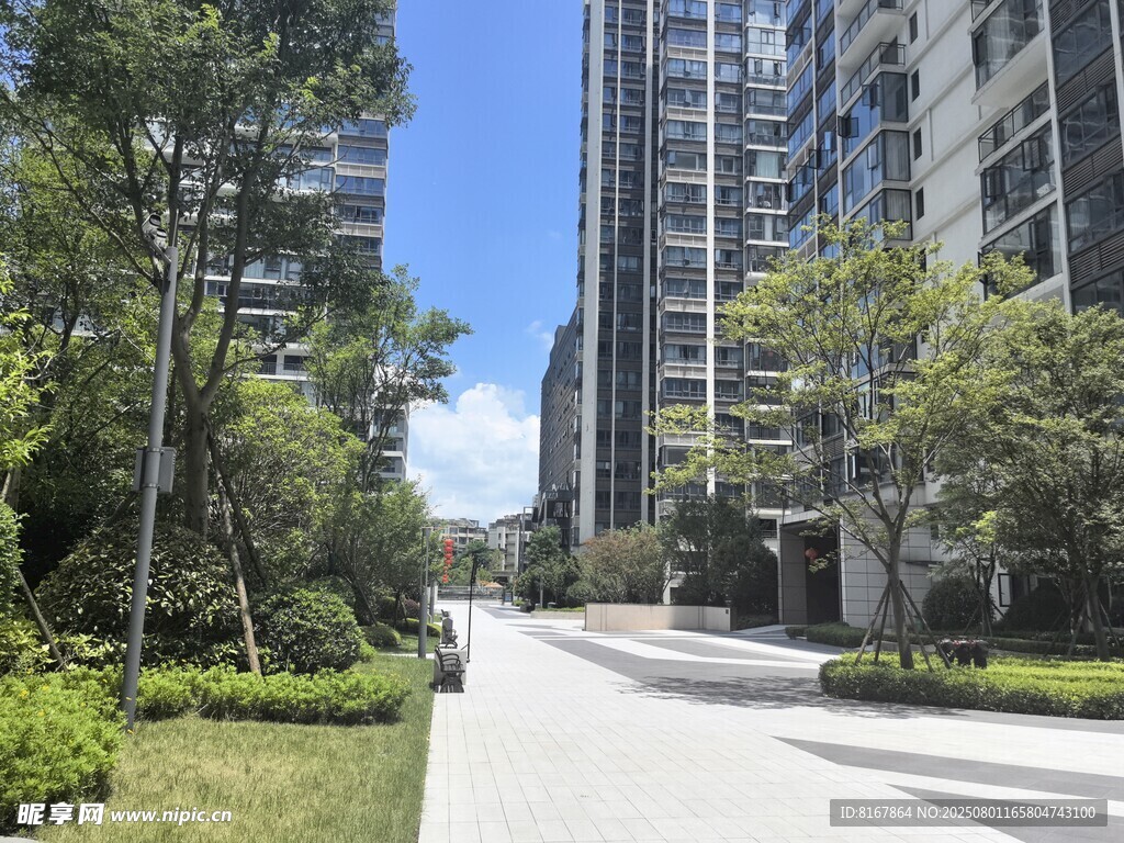 现代小区优美景观步道