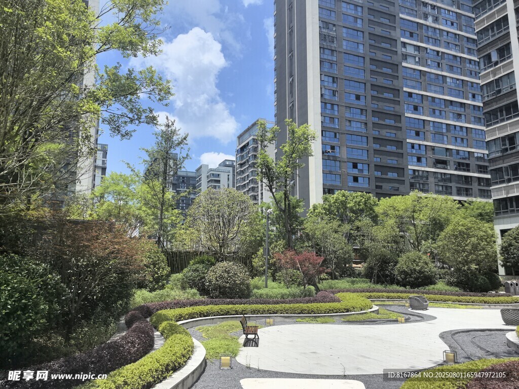 城市中的静谧花园景观