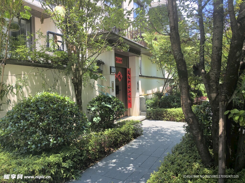 静谧庭院小道景观