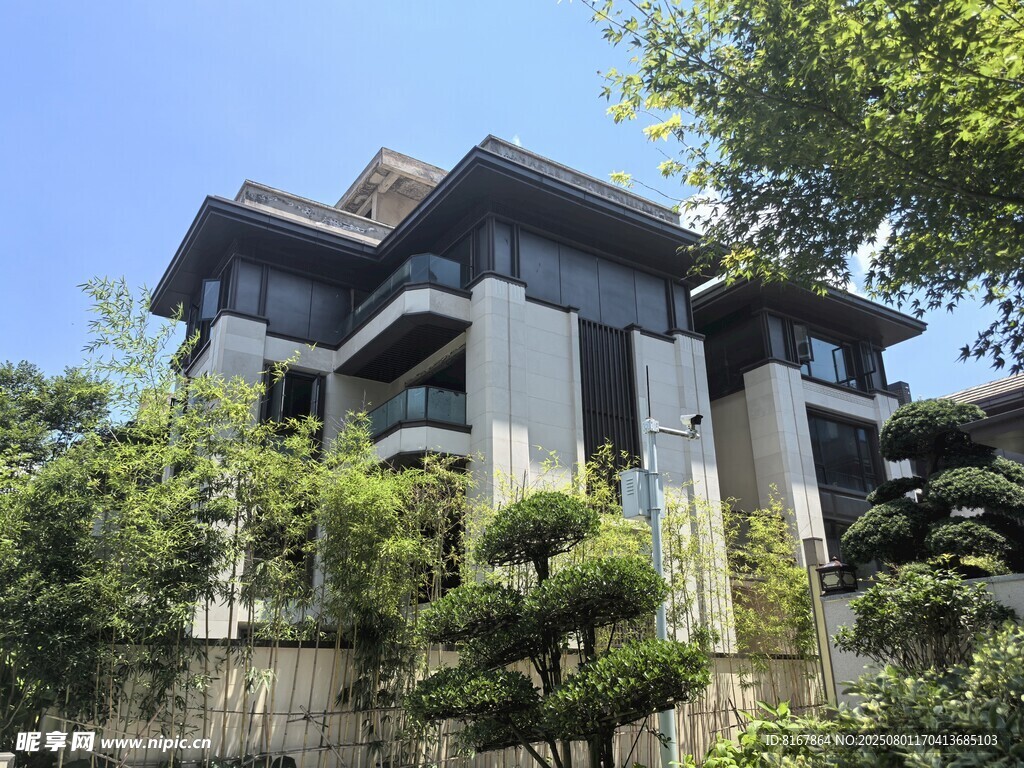 现代风格山间别墅