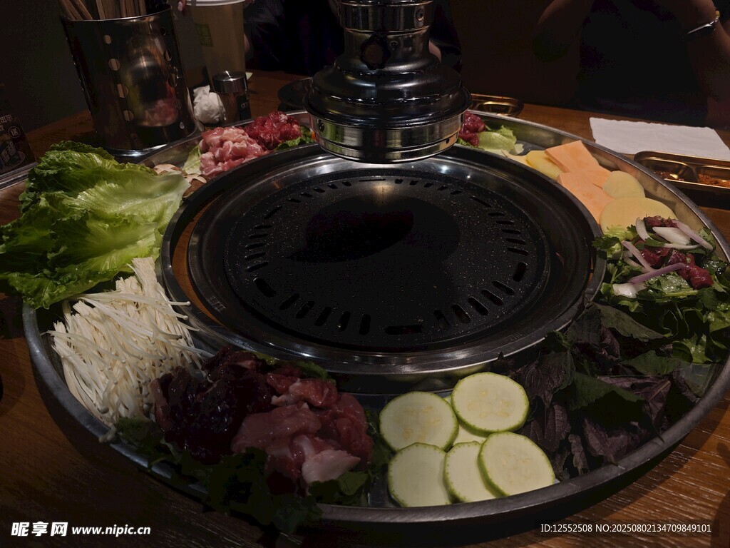韩式烤肉拼盘美食盛宴