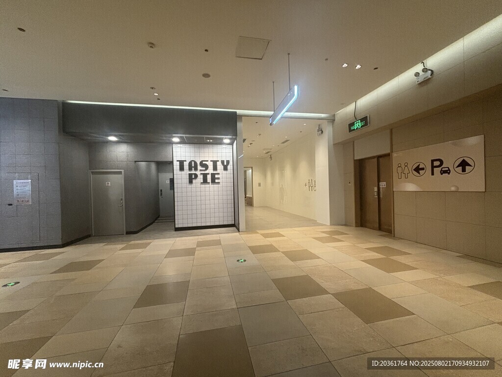 现代简约风格的室内走廊