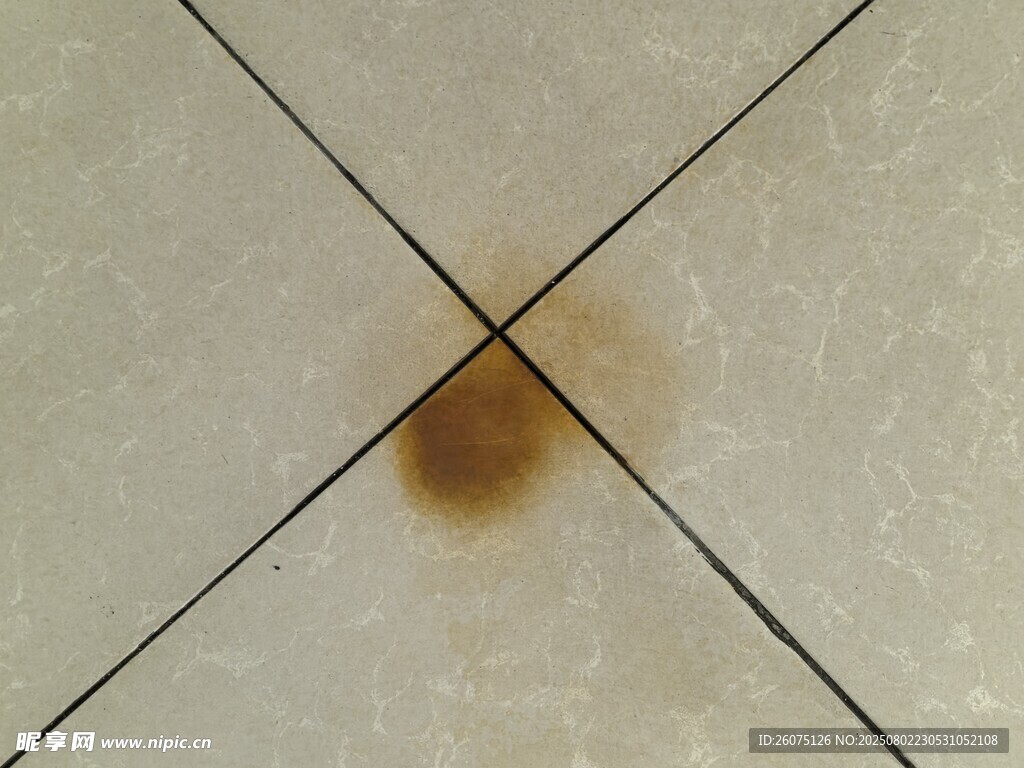 瓷砖上的污渍痕迹