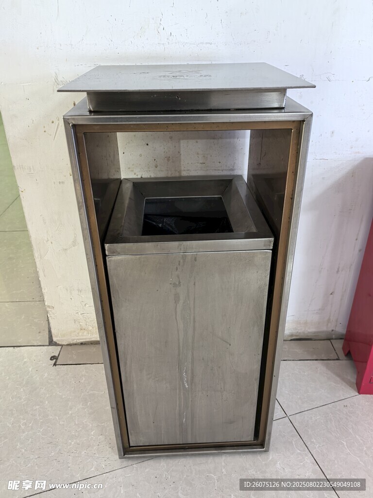 不锈钢垃圾桶