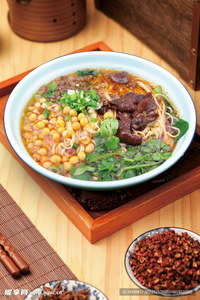 肥肠面 豌豆杂酱面