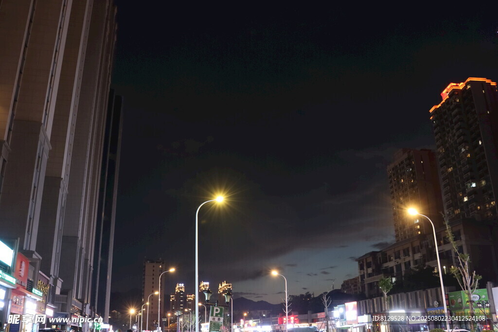 城市夜晚街景