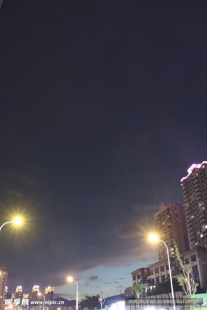 夜晚城市街景灯光闪烁