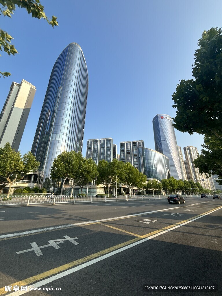 都市繁华街景
