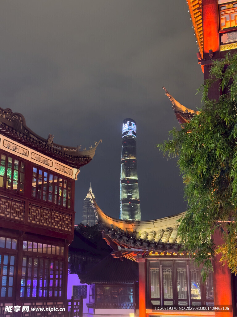 上海古今建筑夜景交融