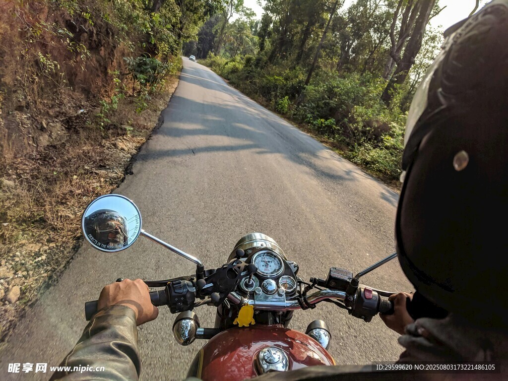 骑行者视角的山间公路之旅
