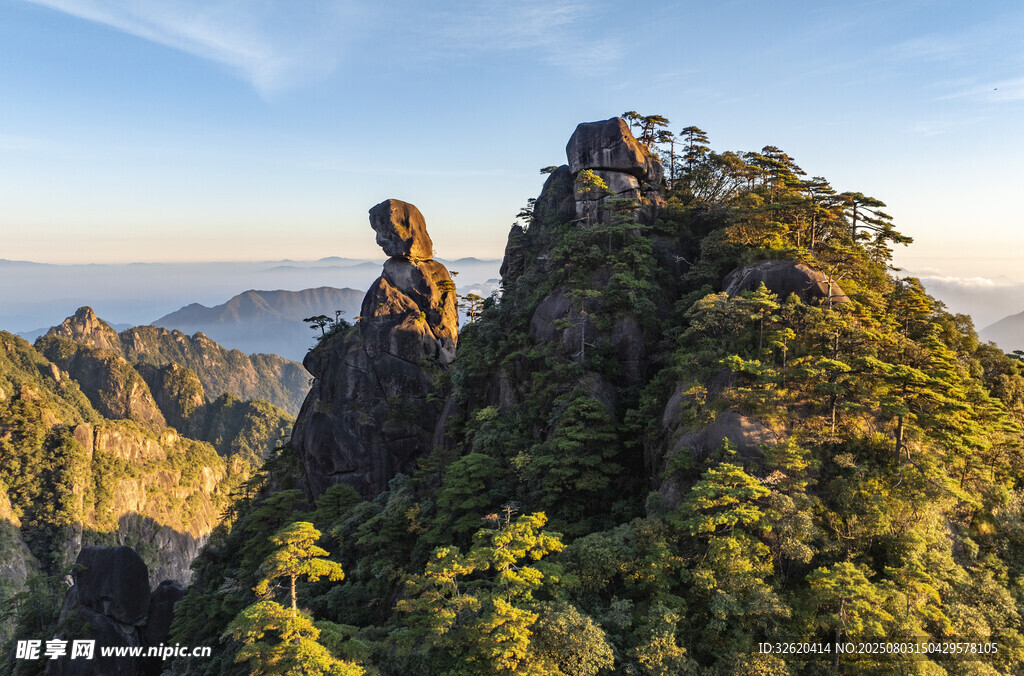 壮丽山巅景观