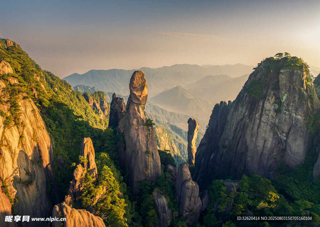 壮丽山峰景观