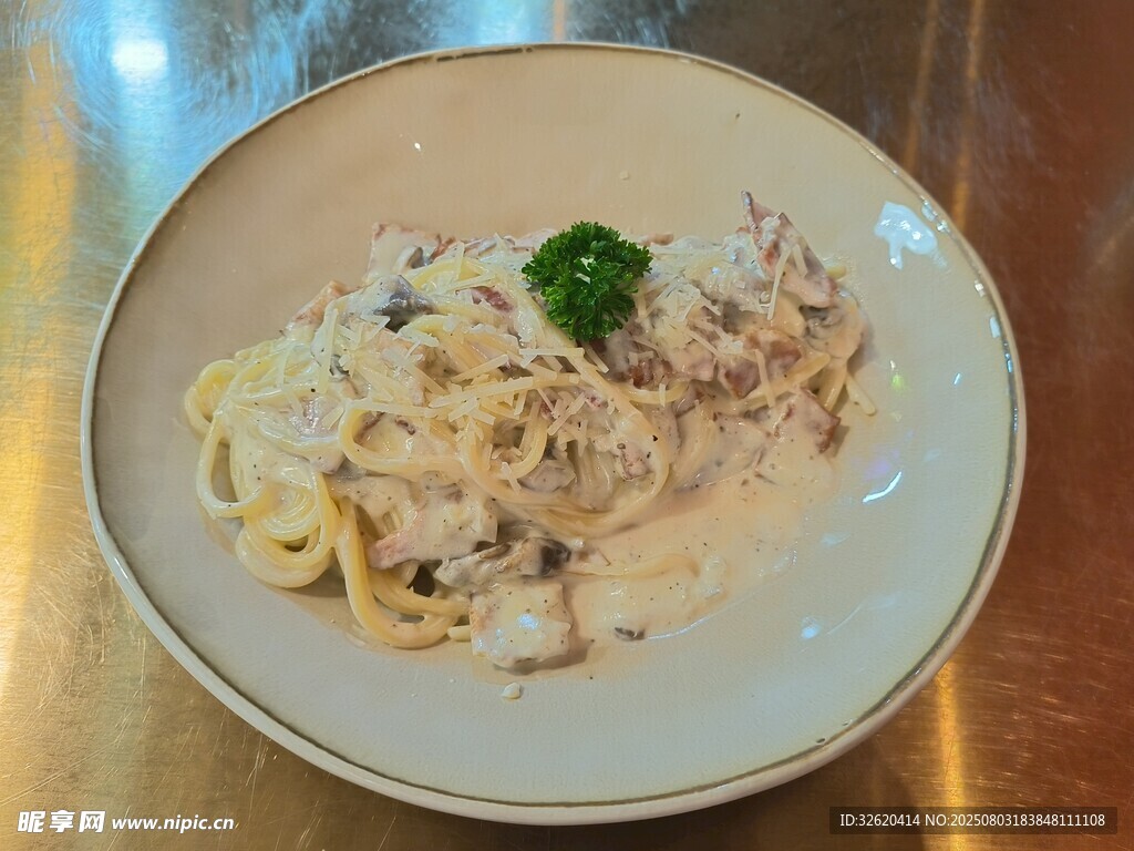 奶油蘑菇意面