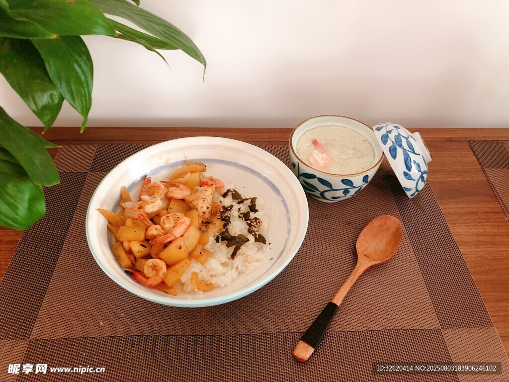 美味虾仁盖饭