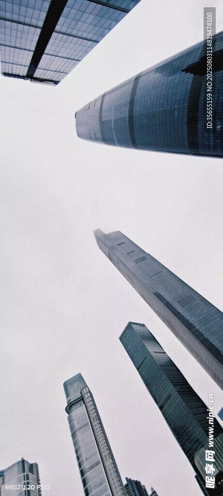 仰视城市高楼大厦景观