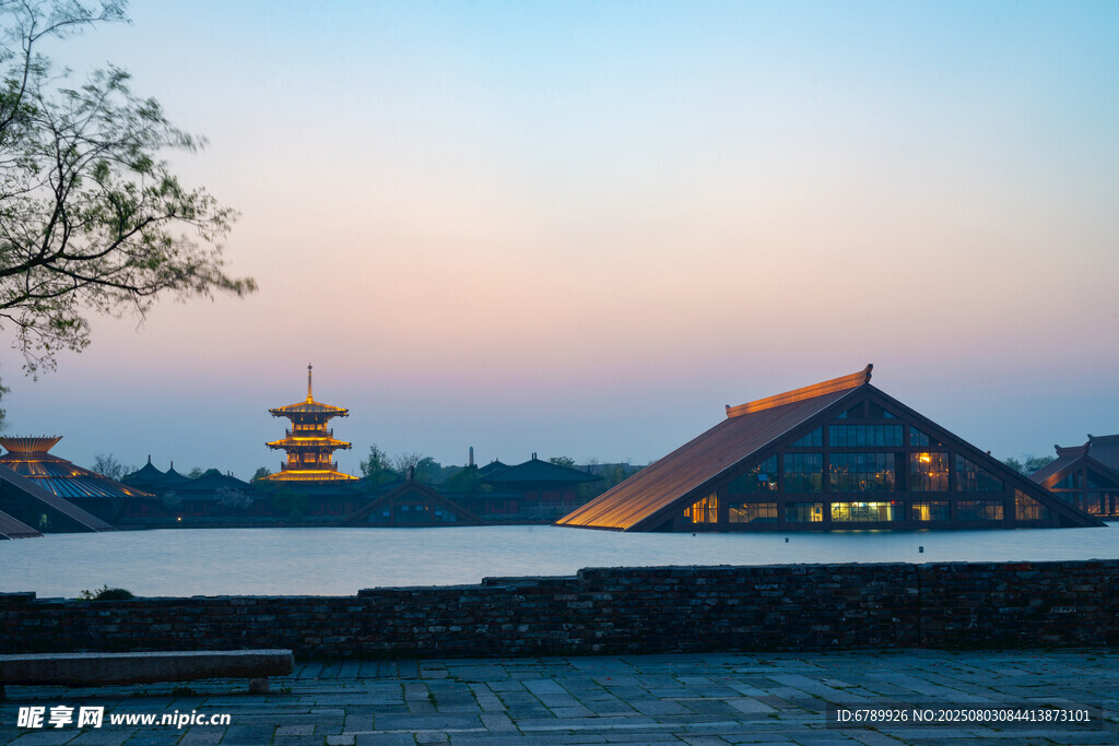 广富林湖畔古建筑景观