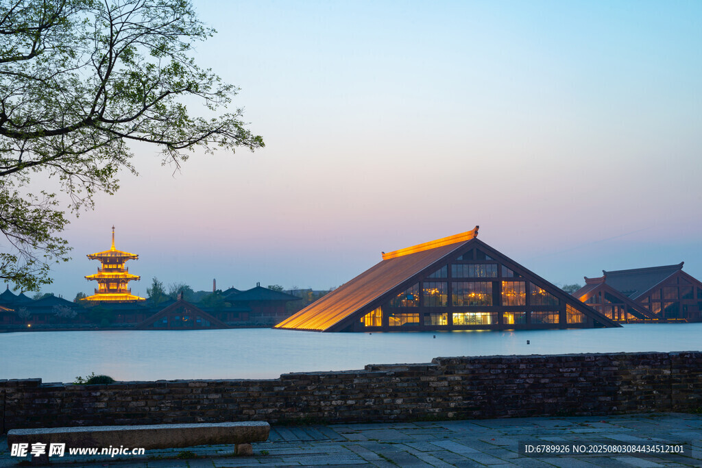 广富林湖畔古建筑美景