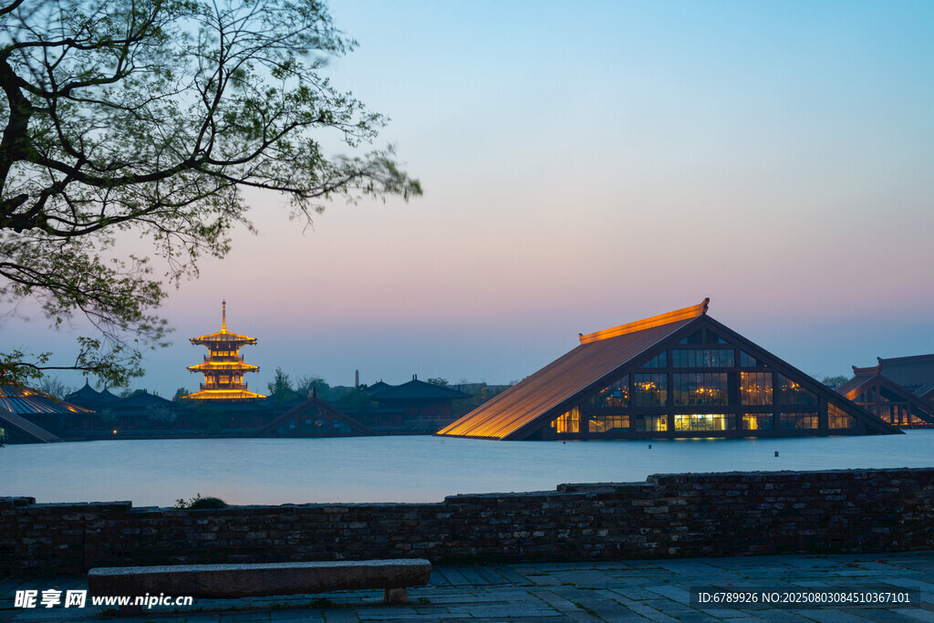 广富林湖畔古建筑美景