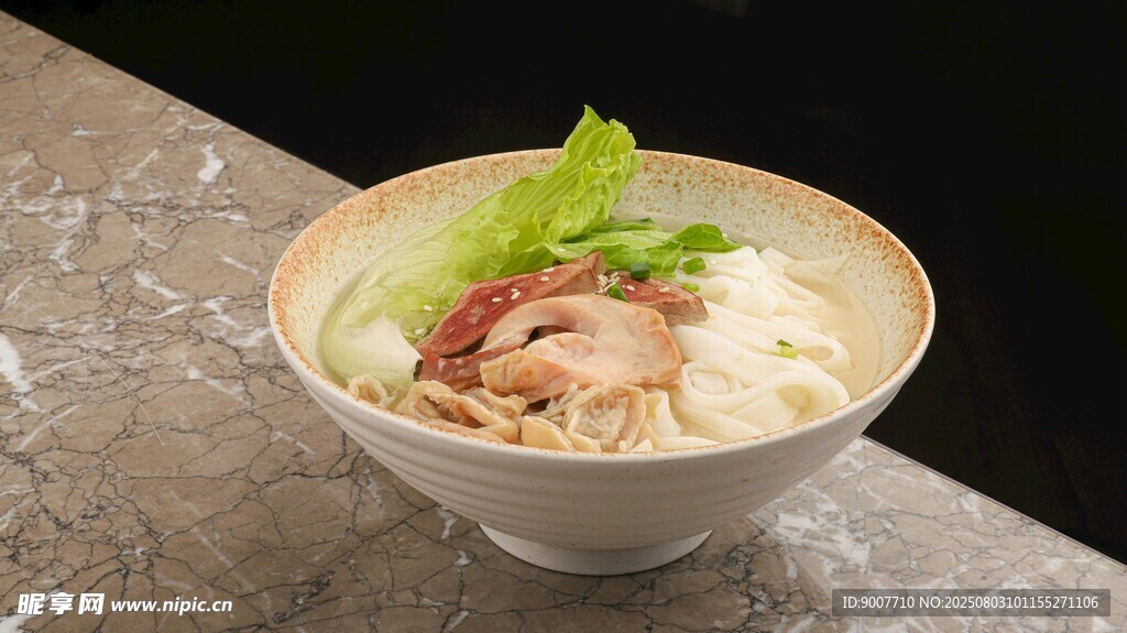 美味鸡肉盖饭 清新配菜