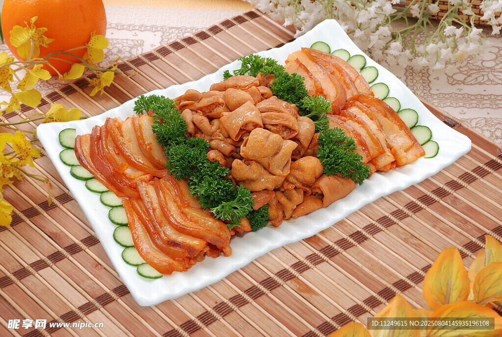 五花肉炒肥肠