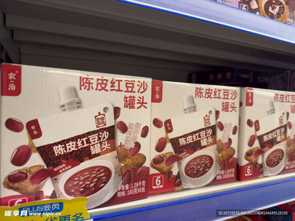 超市里的红豆沙罐头