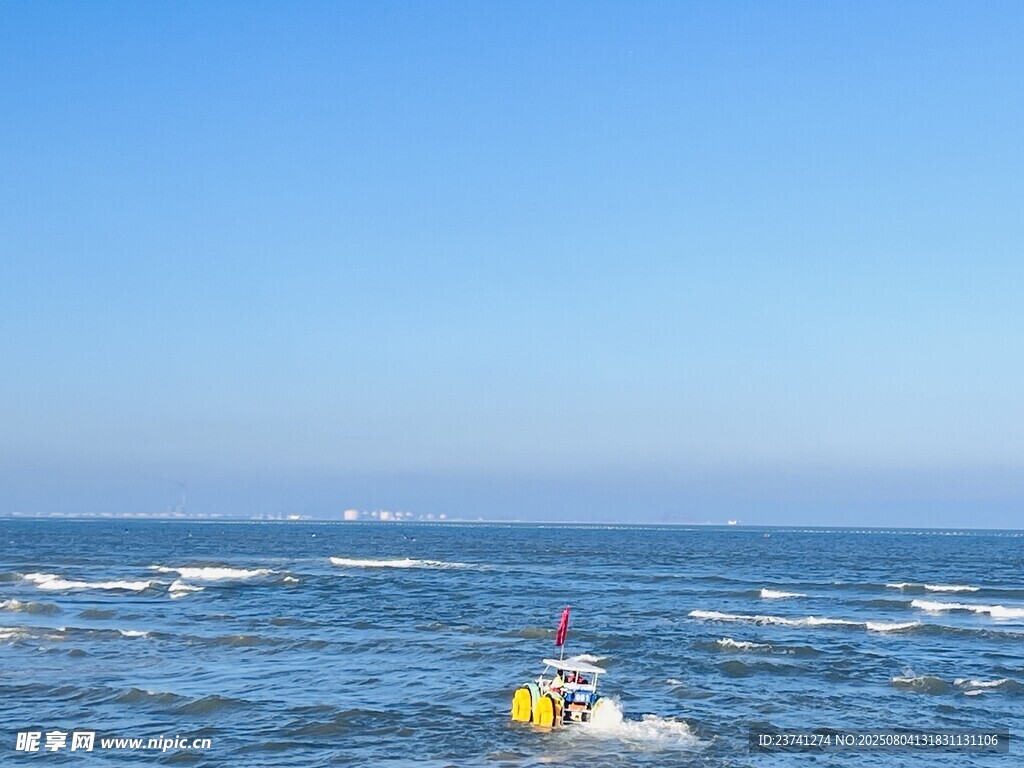 海上摩托艇游玩景象