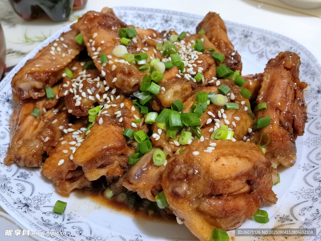 美味芝麻葱花红烧鸡翅