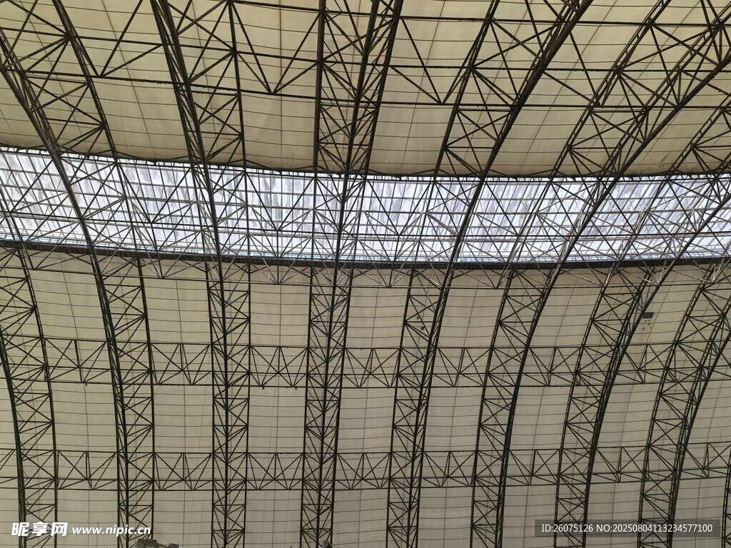 拱形钢结构建筑内部景观