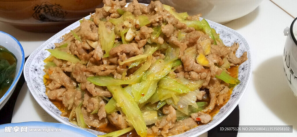 美味芹菜炒肉末