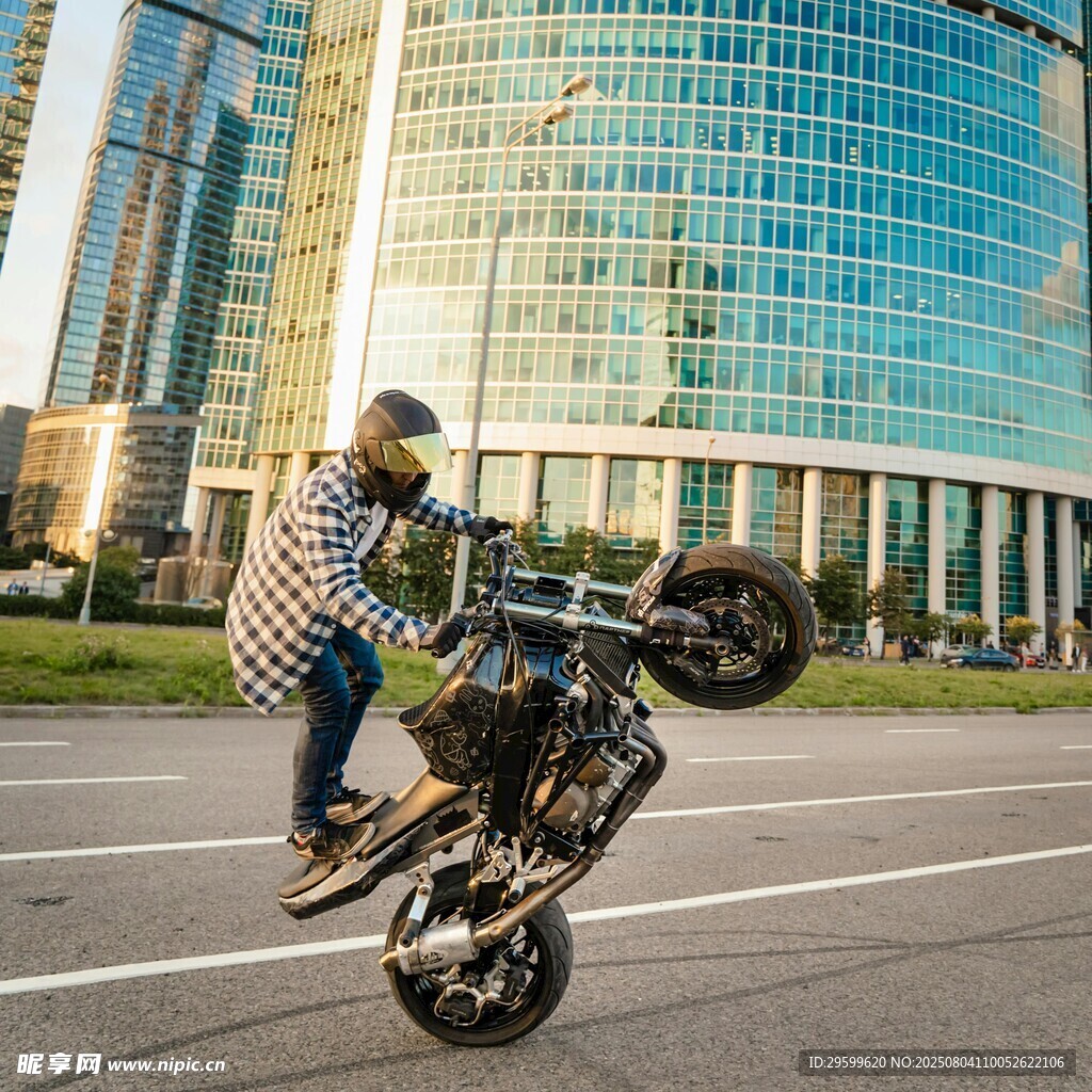 街头摩托特技表演