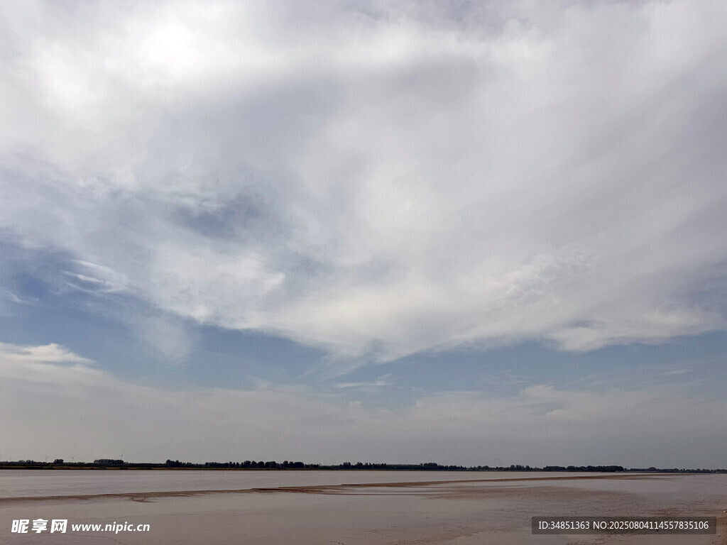 海边天空的壮丽云层景观