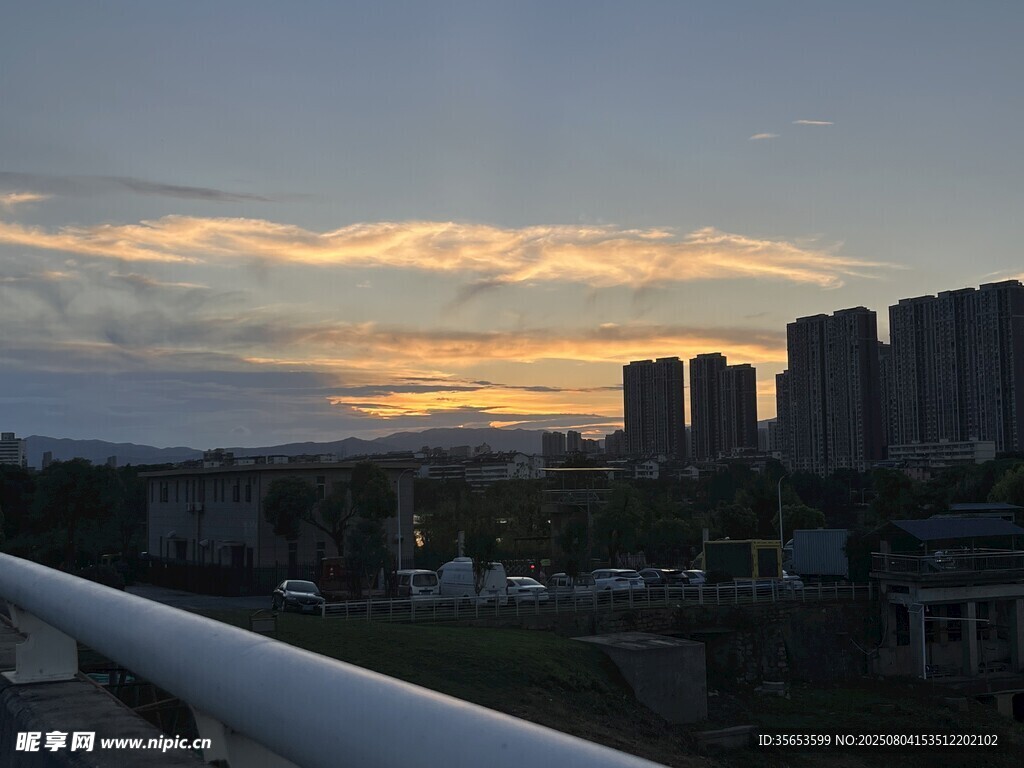 城市黄昏美景