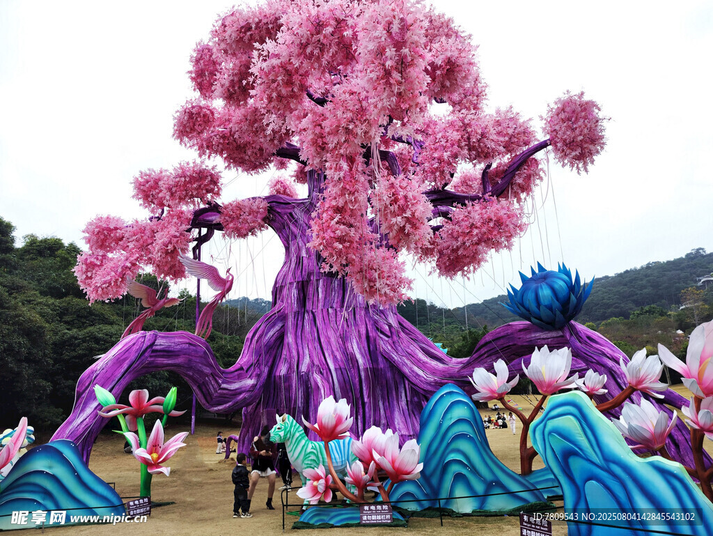 梦幻粉色樱花树景观