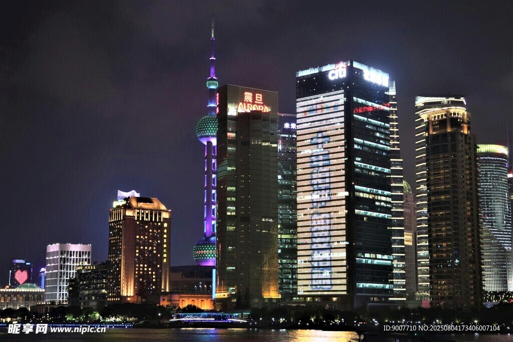 上海璀璨夜景摩天大楼群