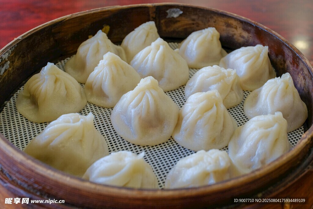 蒸笼里的美味小笼包