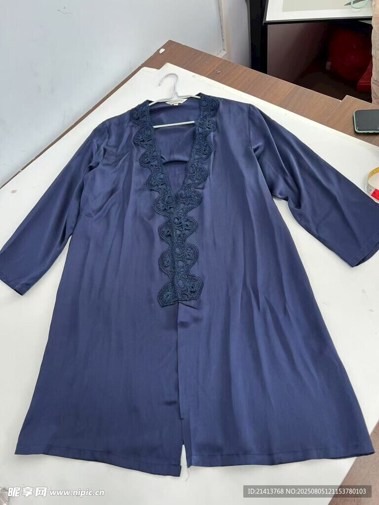 蓝色中袖上衣展示